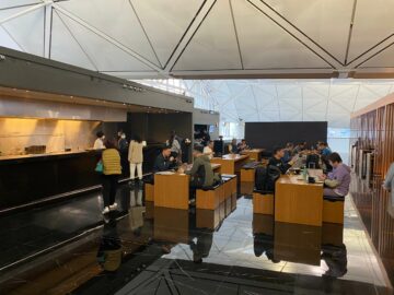 Cathay Pacific The Wing Business Class Lounge Hongkong Noodle Bar