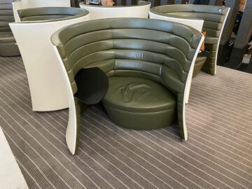 Cathay Pacific The Wing Business Class Lounge Hongkong Solus Chair