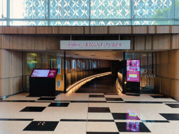 Singapore Airlines Neuer Private Crowne Plaza Changi Airport Eingang Terminal