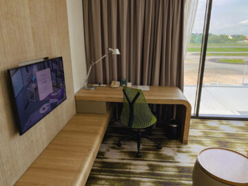 Singapore Airlines Neuer Private Crowne Plaza Changi Airport Schreibtisch