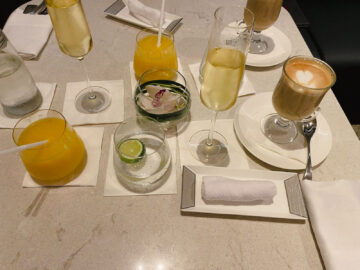 Singapore Airlines Neuer Private Room Getraenke Auf Dem Tisch