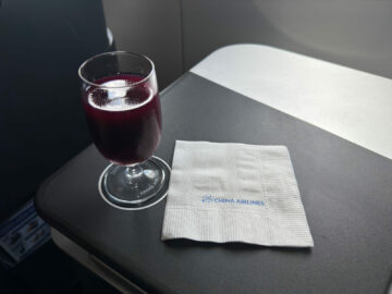 China Airlines Business Class Lounge Taipei Auswahl Blueberry Juice