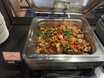 China Airlines Business Class Lounge Taipei Chicken
