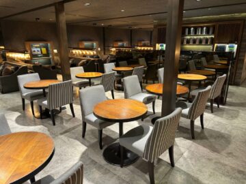 China Airlines Business Class Lounge Taipei Esstische