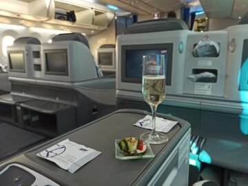 Lot Polish Airlines Business Class Boeing 787 8 Essen Gruss Kueche