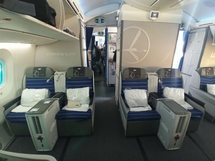 Lot Polish Airlines Business Class Boeing 787 8 Kabine 