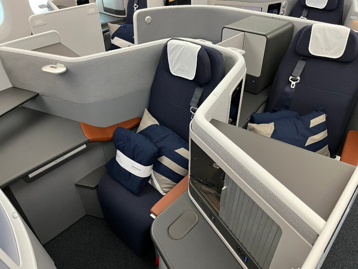 Lufthansa Airbus A350 Allegris Business Class Extra Space Sitz