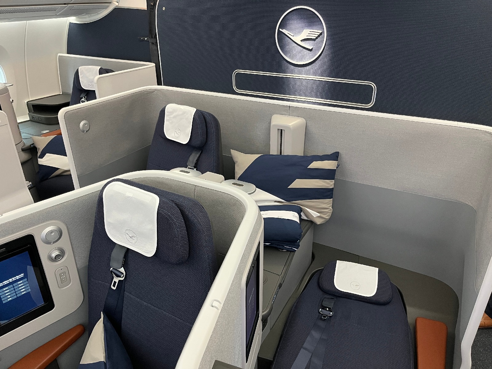 Lufthansa Airbus A350 Allegris Business Class Sitz 4