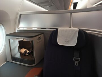 Lufthansa Airbus A350 Allegris Business Class Suite Sitz Kopfteil
