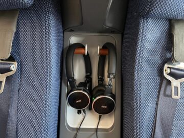Lufthansa Airbus A350 Allegris Premium Economy Kopfhoerer