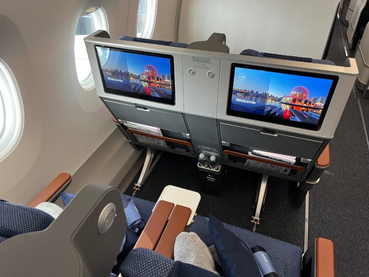 Lufthansa Airbus A350 Allegris Premium Economy Sitz 1
