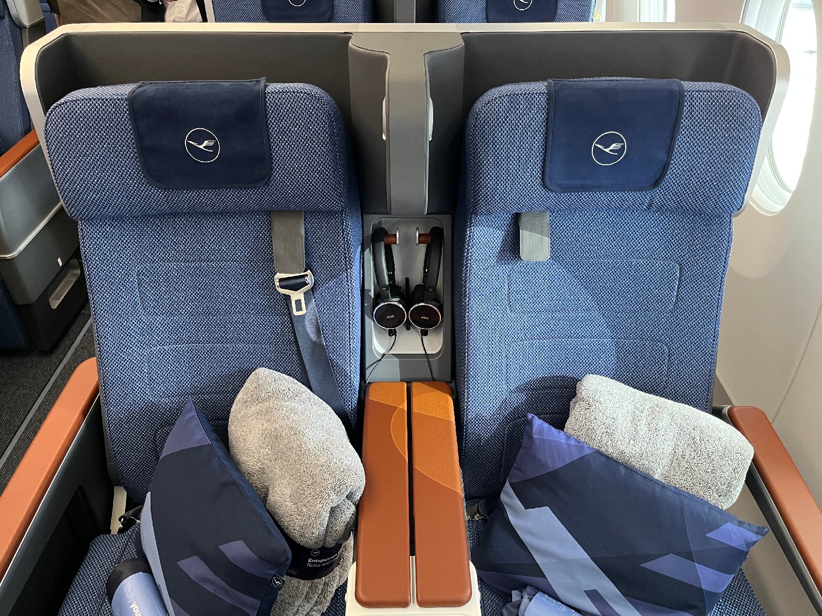 Lufthansa Airbus A350 Allegris Premium Economy Sitz 6
