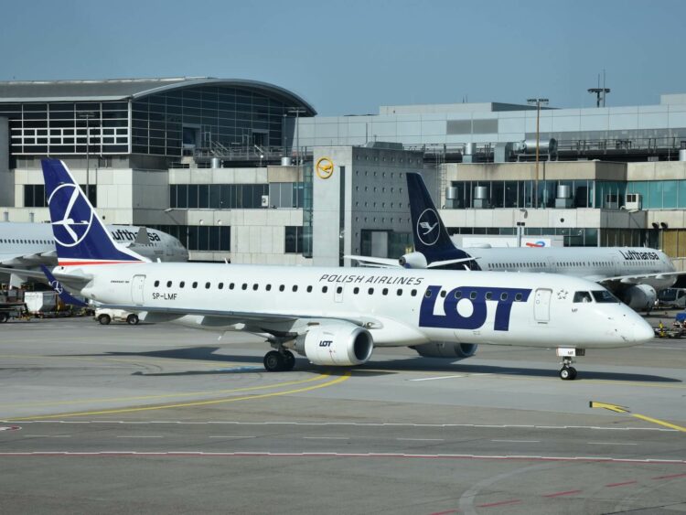Lot Polish Airlines Flugzeug Embraer 190 Sp Lmf
