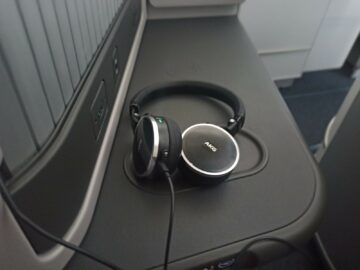 Lufthansa Allegris Business Class Airbus A350 Entertainmet Kopfhörer