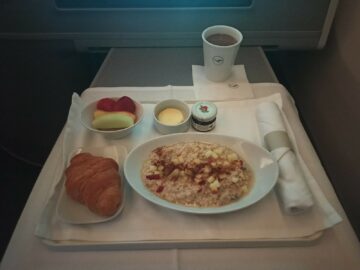 Lufthansa Allegris Business Class Airbus A350 Fruehstueck