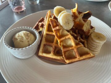 Conrad Maldives Rangali Island Fruehstueck Vilu Waffeln