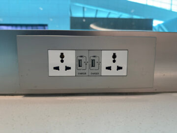 Korean Air Prestige Class Lounge West Seoul Incheon Steckdosen