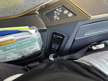 Korean Airlines Business Class Airbus A321neo Controller