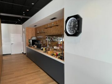Swiss Lounge Zurich D Gates Buffett Bistro2