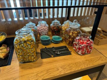 Swiss Lounge Zurich D Gates Snacks