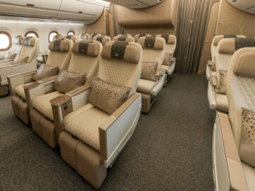 Emirates Airbus A350 900 Premium Economy Class Kabine Vorne