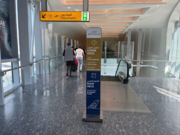 Etihad First Class Apartment A380 Gate Wegweiser
