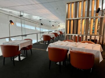 Etihad First Class Lounge Abu Dhabi Terminal A Restaurant Tische 1
