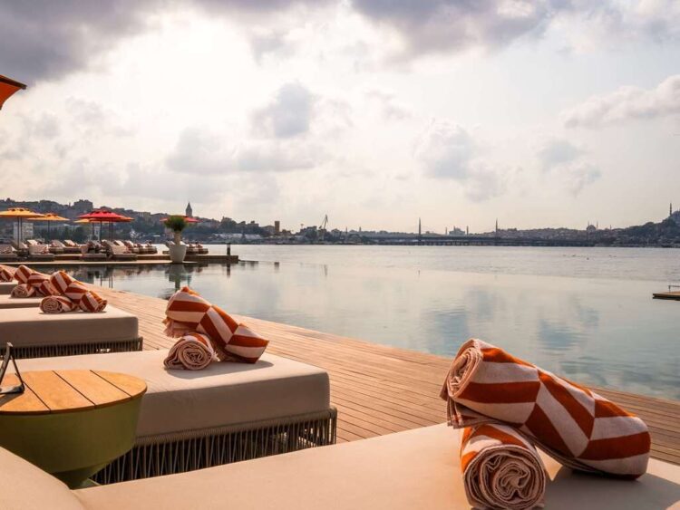 Rixos Tersane Istanbul Pool Aussicht Copyright