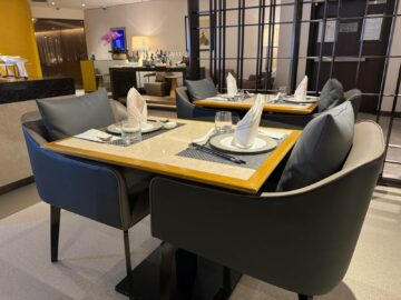 Singapore Airlines Silverkris First Class Lounge Hongkong Blick Restaurant