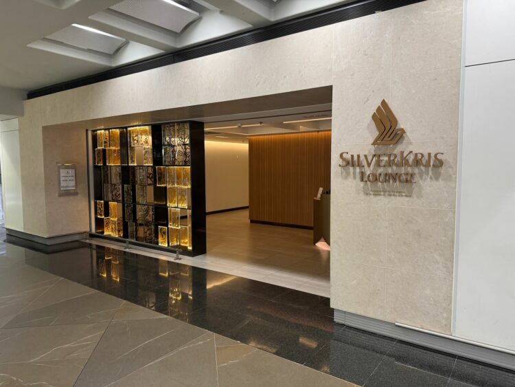 Singapore Airlines Silverkris First Class Lounge Hongkong Eingangsbereich