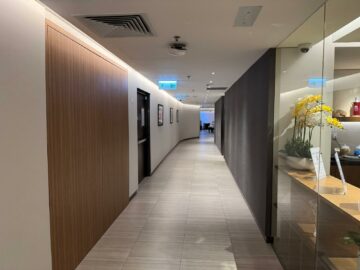 Singapore Airlines Silverkris First Class Lounge Hongkong Flur