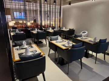Singapore Airlines Silverkris First Class Lounge Hongkong Restaurant Bereich