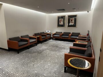 Singapore Airlines Silverkris First Class Lounge Hongkong Wartebereich