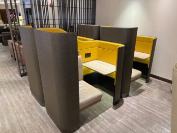 Singapore Airlines Silverkris First Class Lounge Hongkong Workstations