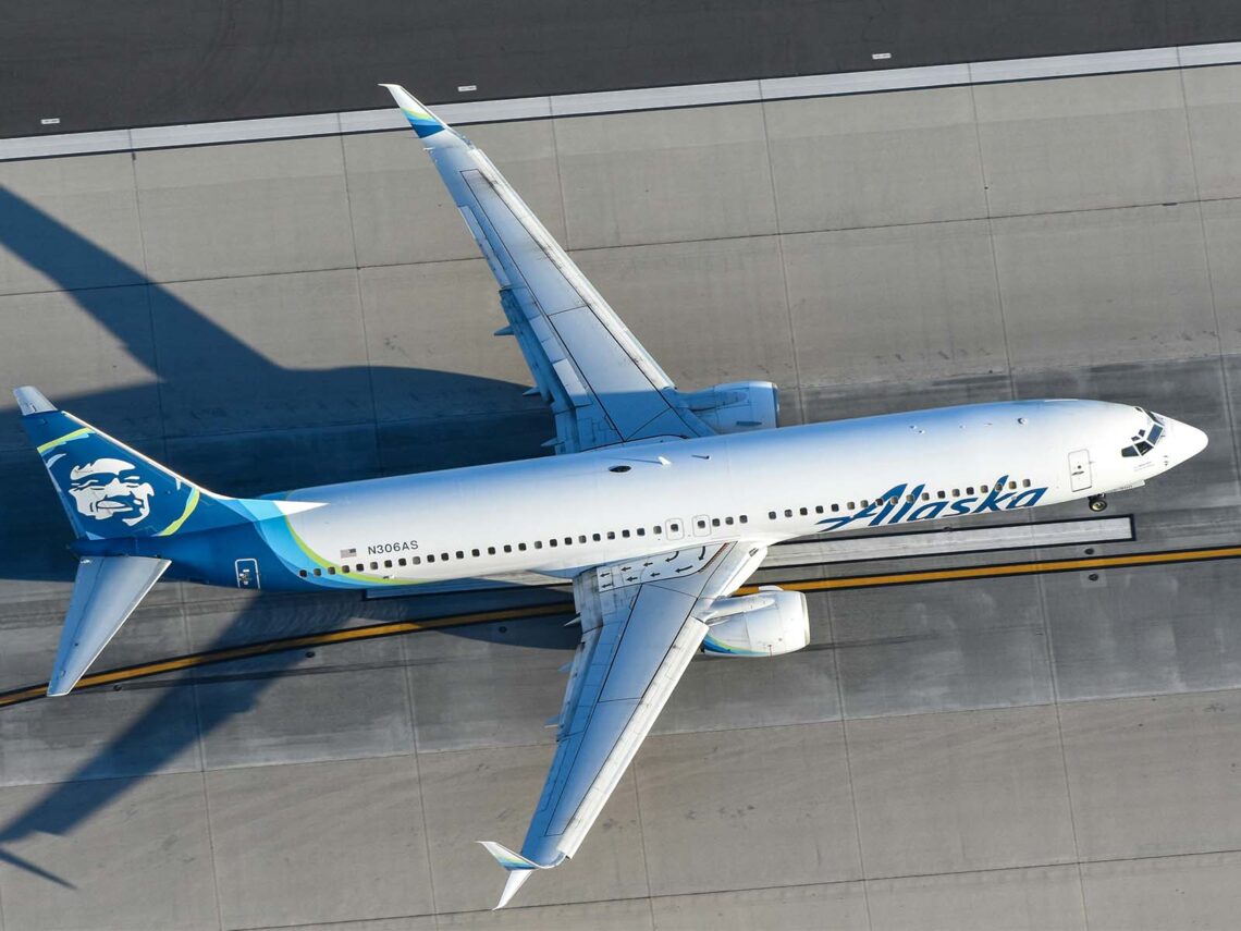 Alaska Airlines 737 Unsplash