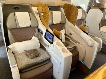 Emirates Boeing 777 300er Business Class Sitze Mitte 2