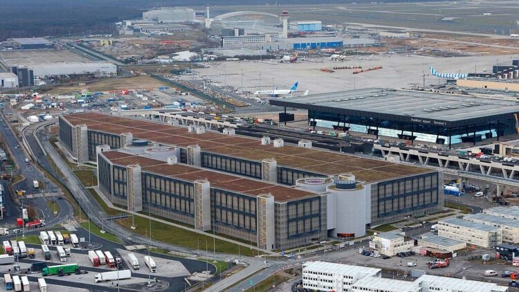 Fraport Frankfurt Flughafen Terminal 3 Parkhaus Copyright