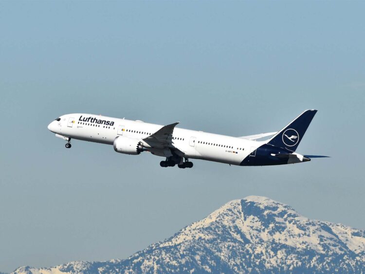 Lufthansa Boeing 787 Unsplash