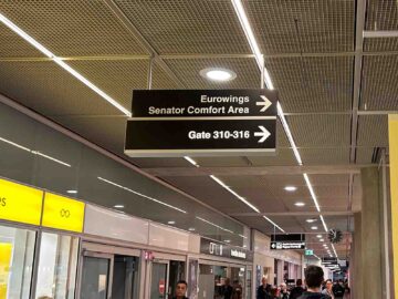 Eurowings Senator Comfort Area Stuttgart Schild