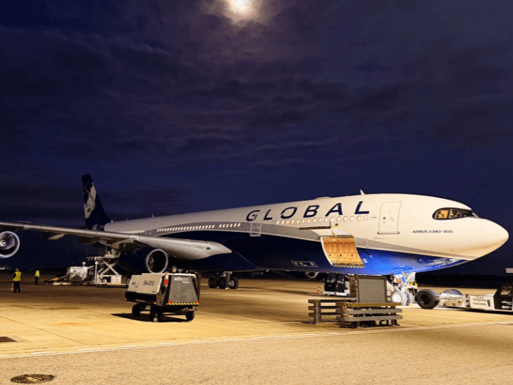 Global Airlines Flugzeug Airbus A340 300 Copytight