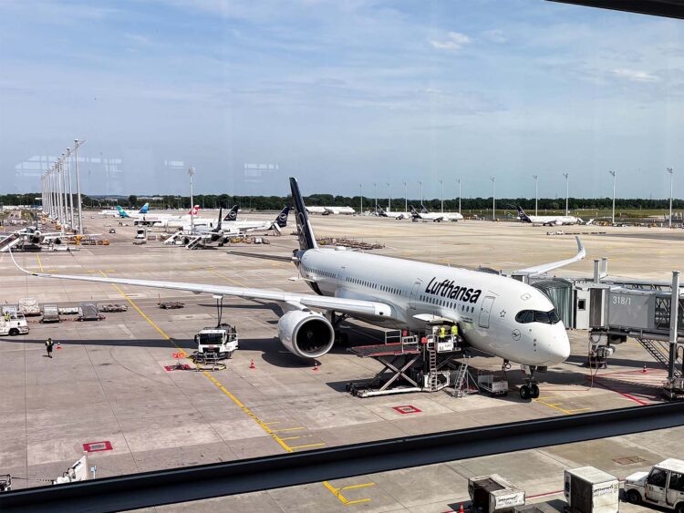 Lufthansa Airbus A350 Muenchen Muc Flughafen Parkposition