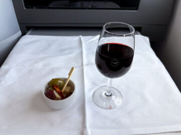 Lufthansa Allegris Business Class Airbus A350 Wein Gruss Essen