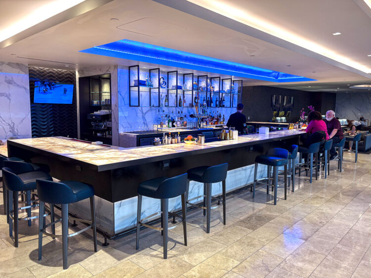 United Polaris Lounge San Francisco Bar