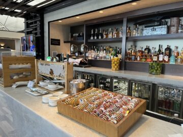 American Express Centurion Lounge Hongkong Bar Fruehstueck 1