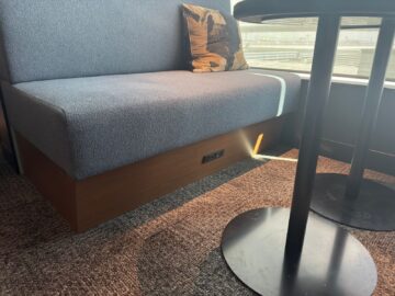 American Express Centurion Lounge Tokyo Haneda Steckdosen3