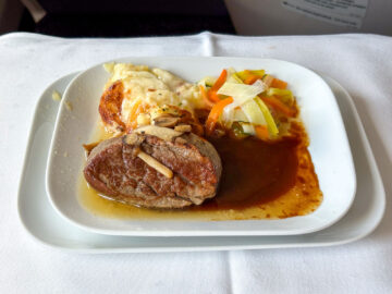 Lufthansa Aribus A350 Ex Pal Business Class Essen Hauptspeise