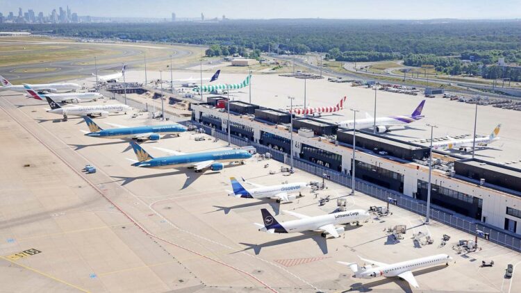 Frankfurt Flughafen Terminal 3 Parkende Flugzeuge Copyright