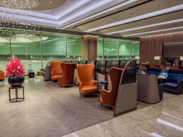 Singapore Airlines Silverkris Business Class Lounge Terminal 3 Singapur Sitz Bereich Hinten Mit Gate Aussicht
