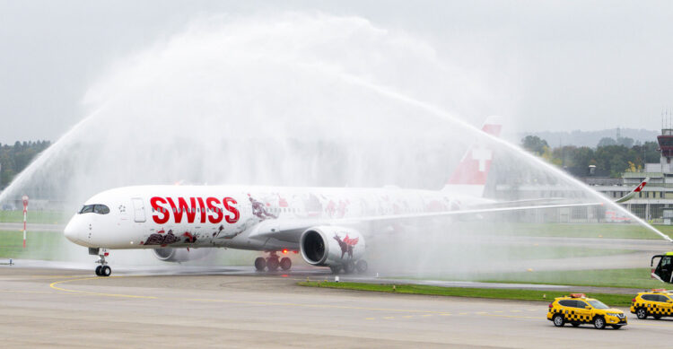 Swiss Airbus A350 900 Wanderlust Wassersalut Zuerich