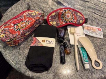 Thai Airways Airbus A350 900 Royal Silk Business Class Amenity Kit Inhalt